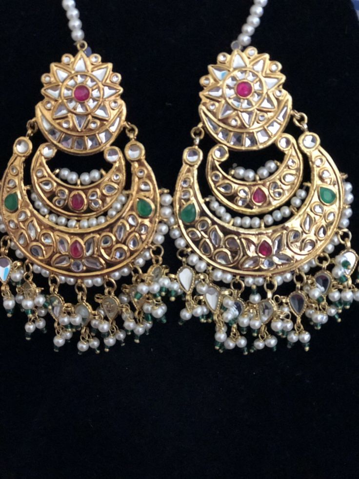 Elegant in it's simplicity, these beautifull thappa kundan earrings and mang tikka set! Very lightweight and 22 kt gold plated earrings and mang tikka in stock and ready to ship. Festive Navratri Jewelry With Matching Earrings, Wedding Chandbalis With Matching Earrings For Navratri, Festive Matching Earrings For Navratri, Gold Chandbalis For Navratri, Traditional Festive Hand Set Chandbalis, Traditional Festive Chandbalis With Hand Set Details, Festive Traditional Hand-set Chandbalis, Kundan Chandbali Jewelry As A Gift, Kundan Pearl Earrings For Festivals In Temple Jewelry Style