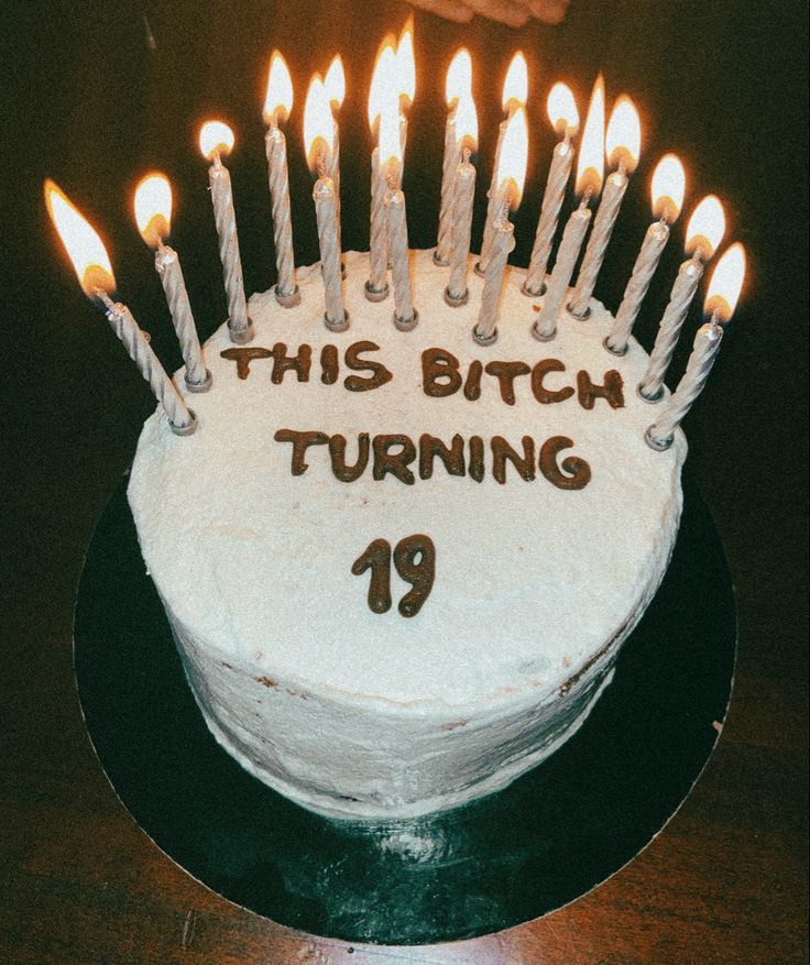 cake idea 19 years old Birthday Cake Ideas 20 Years Old, 19 Years Birthday Cake, 19 Year Old Birthday Cake, 19 Year Old Birthday Ideas, 20 Years Birthday Cake, 19 Birthday, 19 Years Old, Birthday Inspo, Beautiful Birthday Cakes