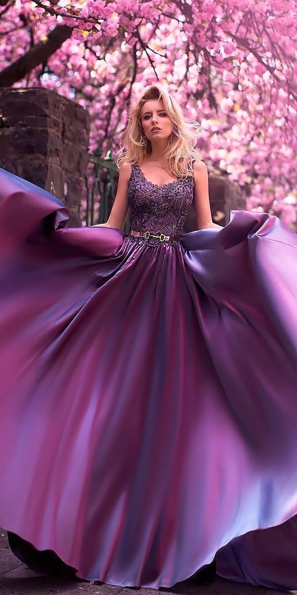 image Purple Wedding Dresses, Purple Wedding Guest Dresses, Purple White Wedding, Mode Purple, Purple Wedding Dress, Colors Wedding, Purple Gowns, Wedding Dress Guide, Dress Guide