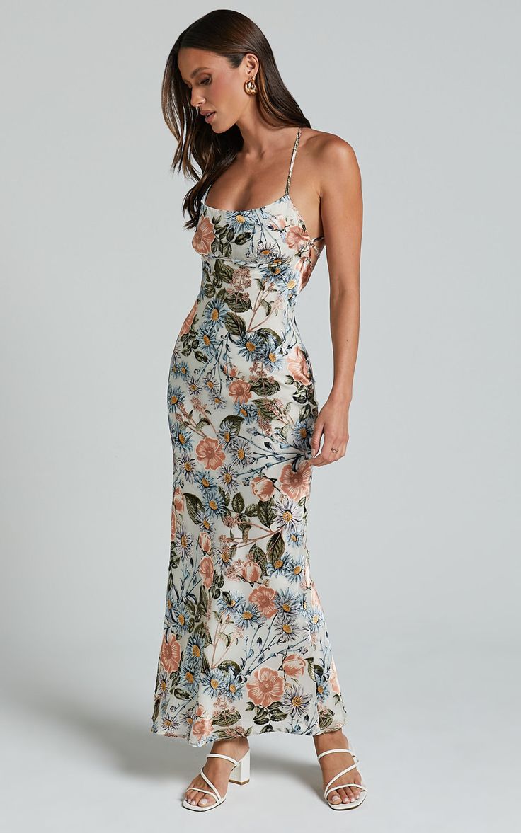 Constanzie Maxi Dress - Open Tie Back Dress in Peach Floral | Showpo USA Backless Cocktail Dress, Floral Bridesmaid Dresses, Vibrant Dress, Tie Back Dress, Orange Floral Print, Summer Soiree, Wedding Guest Looks, Cute Prom Dresses, Maxi Dress Cocktail