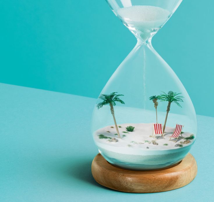 an hourglass with sand and palm trees in it