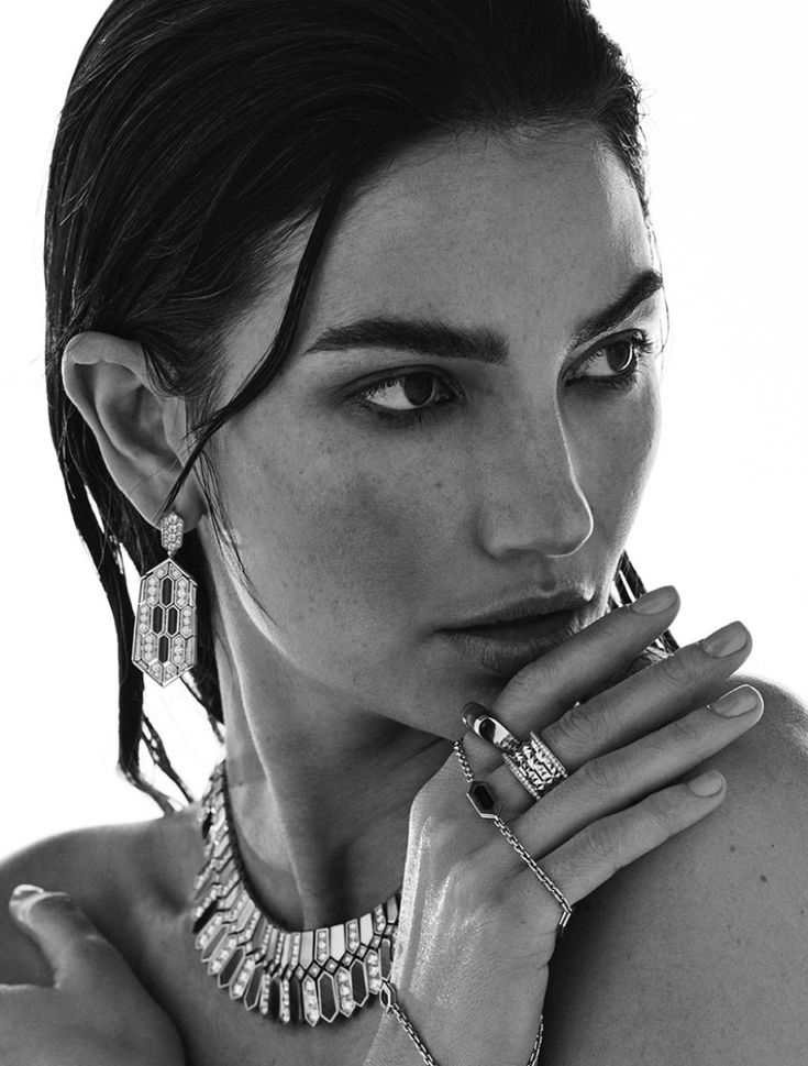 Lily Aldridge Shines in Bulgari Jewelry for Harper's Bazaar Spain Beautiful Nose, Jewellery Shoot, Inspiration Photoshoot, Bulgari Jewelry, Jewellery Photography Inspiration, Creative Jewelry Photography, October 3rd, Jewelry Photography Styling, Beautiful Portraits