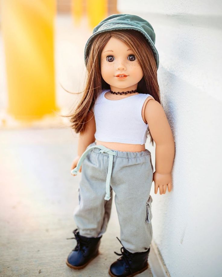 American girl Doll GOTY joss cute trendy outfit Doll Outfit Ideas, American Girl Doll Outfits, Ag Doll Hairstyles, Doll Dress Up Games, Ag Photography, American Girl Doll Accessories, Doll Outfits, American Girls, Skater Girls