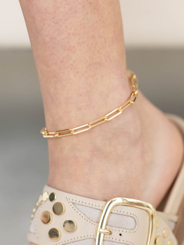 Inspired from a paperclip design, this anklet has a chain link design for an edgy, cool, + casual look. Chic Metal Paperclip Chain Bracelet, Paperclip Chain Link Bracelet, Chic Metal Paperclip Bracelet, Chic Paperclip Chain Link Bracelet With Adjustable Chain, Modern Gold Chain Paperclip Bracelet, Everyday Paperclip Link Bracelet, Trendy Link Paperclip Bracelet With Chunky Chain, Trendy Chunky Link Paperclip Bracelet, Trendy Box Chain Link Bracelet