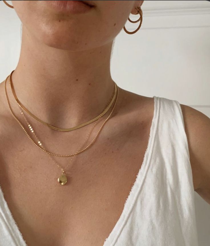 Minamilistic Jewelry, Necklace Aesthetic Gold, خواتم خطوبة, Lucky Charm Necklace, Stacked Necklaces, Golden Jewelry, Best Jewelry, Dope Jewelry, Classy Jewelry