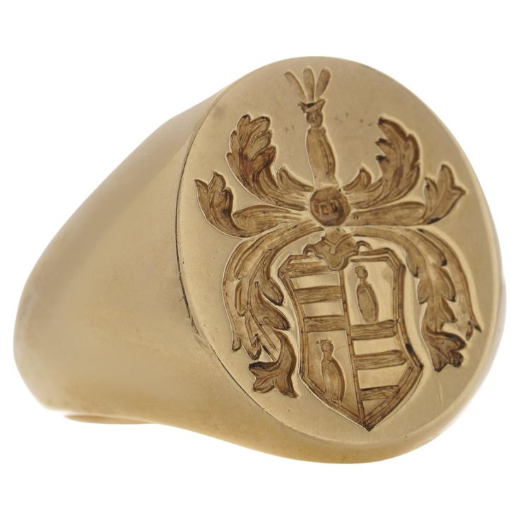 Vintage 18kt. yellow gold signet ring with a coat of arms. Made in England, London, 1991 Fully hallmarked. Maker: W&G Dimensions - Ring Size: 2.2 x 2.1 x 1.6 cm Finger Size (UK) = J (EU) = 50 (US) = 5 Weight: 13.7 grams Condition: Pre-owned, minor signs of usage and age, good condition overall. Luxury Victorian Gold Signet Ring, Luxury Formal Signet Ring Stamped 14k, Luxury 14k Stamped Signet Ring For Formal Occasions, Timeless Gold Signet Ring With Hallmarks, Formal Engraved Yellow Gold Signet Ring, Engraved Yellow Gold Signet Ring For Formal Occasions, Classic Hallmarked Signet Ring For Collectors, Classic Hallmarked Signet Ring Collectible, Formal Gold Signet Ring Stamped 14k