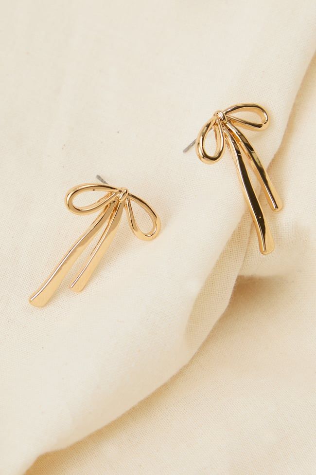 These charming studs feature a delightful bow detail that adds a touch of playful elegance to any outfit. Whether you're dressing up for a special occasion or adding a whimsical twist to your daily look, these earrings are the perfect choice for effortless chic. Simple Classy Earrings, Bow Gold Earrings, Ribbon Bow Earrings, Chic Jewelry With Butterfly Knot For Parties, Chic Party Jewelry With Butterfly Knot, Cute Butterfly Knot Jewelry For Parties, Chic Gold Earrings With Decorative Bow, Chic Gold Earrings With Bow, Chic Bow Drop Earrings