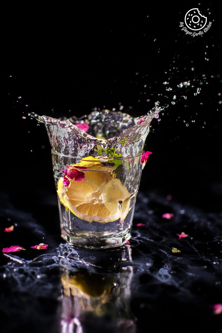 a glass filled with water and lemon slices