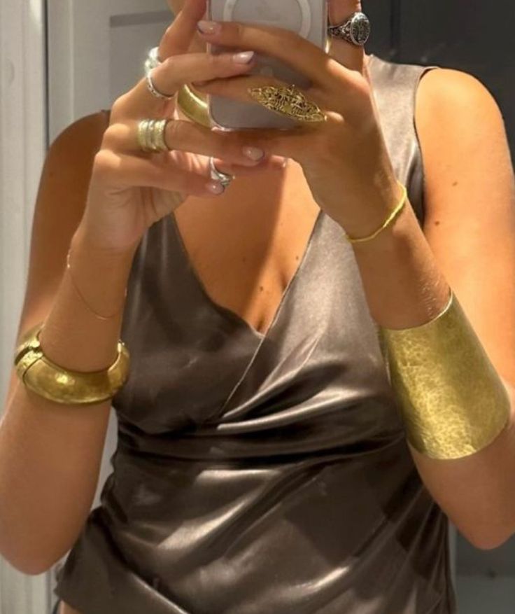 What the characters from SATC would wear in 2024  — Khaura Fab Women In New York, Thrift Style, Melbourne Girl, Big Bracelets, Four Women, Big Jewelry, Hot Jewelry, Dope Jewelry, Monica Bellucci