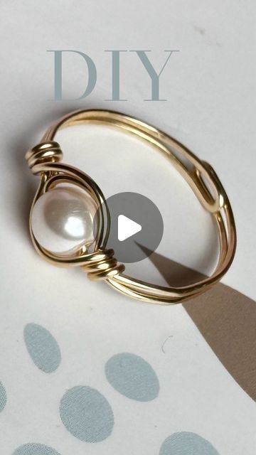 an image of a ring with pearls on it and the words diy written below