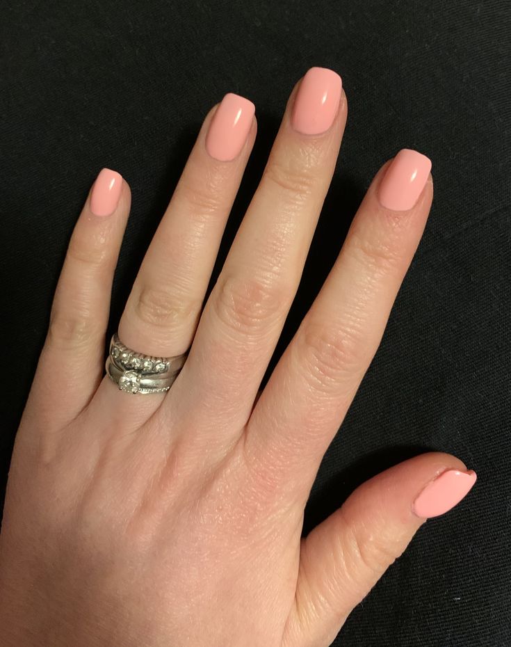 Peach Pink Short Gel Nails Light Peach Gel Nails, Peach Pink Gel Nails, Peachy Gel Nails, Peachy Pink Nails Acrylic, Light Apricot Nail Color, Light Peach Acrylic Nails, Light Salmon Nails, Peach Shellac Nails, Light Pink Peach Nails