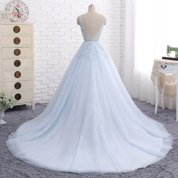 Кукали з кульового халату потяг V шиї без рукавів без рукавів V-neck Sweep Train Dress For Debutante Ball, Sleeveless Tulle Dress With Sweep Train, Sleeveless Ball Gown For Banquet During Prom Season, Sleeveless Gown For Wedding And Prom Season, Fitted Bodice Sleeveless Floor-length Wedding Dress, Sleeveless Wedding Dress For Prom Season, Sleeveless Fitted Bodice Floor-length Wedding Dress, Sleeveless Evening Dress For Debutante Ball, Sleeveless Dresses For Wedding And Prom Season