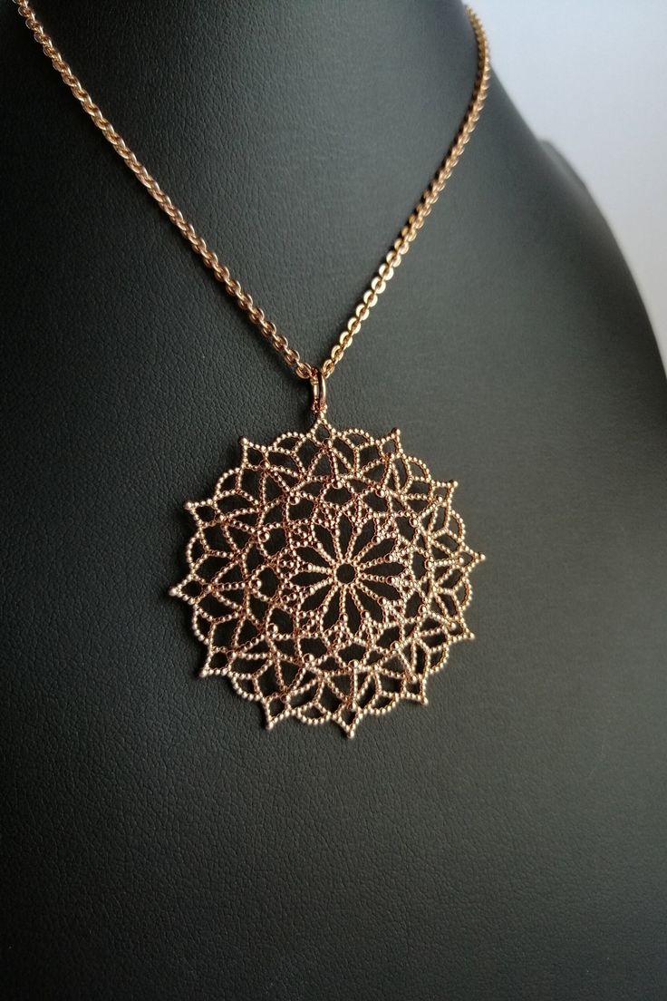 Mandala necklace, sacred geometry necklace. Geometric necklace, spiritual jewel, amulet. The decoration of the pendant comes from the design of a Tibetan mandala. Rose-plated Bronze Necklace, made of micro-casting and finished by hand. For those who love minimalist and geometric design. Excellent quality finish. Pendant diameter 4 cm, height 8 mm. The chain measures 50cm total adjustable up to 45cm. The necklace is ready to be shipped. It comes in an elegant black gift box, securely packaged. Th Spiritual Rose Gold Necklace With Delicate Chain, Spiritual Rose Gold Pendant Necklaces, Spiritual Medallion Necklace With Filigree Details, Spiritual Medallion Necklace With Filigree, Spiritual Filigree Medallion Necklace, Spiritual Medallion Filigree Necklace, Spiritual Filigree Flower Pendant Necklace, Spiritual Rose Gold Necklace With Flower Pendant, Spiritual Rose Gold Flower Pendant Necklace