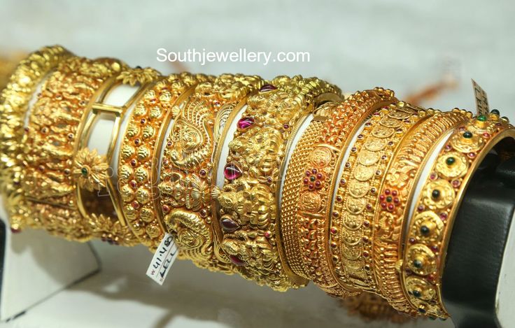 Nakshi Jewellery, Antique Gold Bangles, Gold Kangan, Latest Indian Jewellery, Jewellery Bangles, 22 Carat Gold Jewellery, Gold Bangles Indian, Bridal Necklace Designs, Antique Necklaces Design