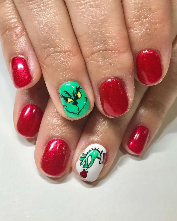 Grinch Manicure Ideas, Grinch Green Nails, Grinch Face Nails, Grinch Nails For Kids, Grinch Fingernails, Grinch Nail Ideas, Grinch Nail Designs, Grinch Gel Nails, Grinch Short Nails