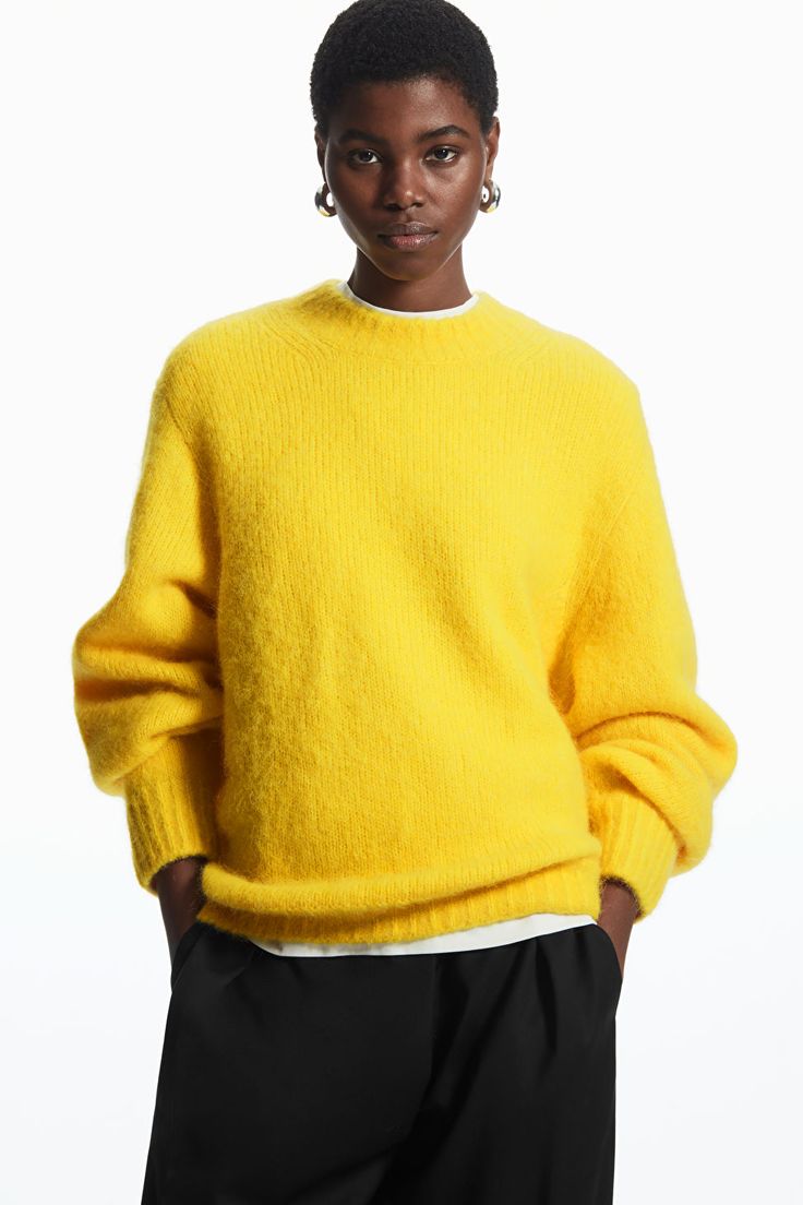 Yellow Knitwear, Seasonal Palette, Yellow Jumper, Fashion Knitting, Spring Color Palette, Knitting Sweaters, Bright Spring, Oversized Pullover, Yellow Sweater