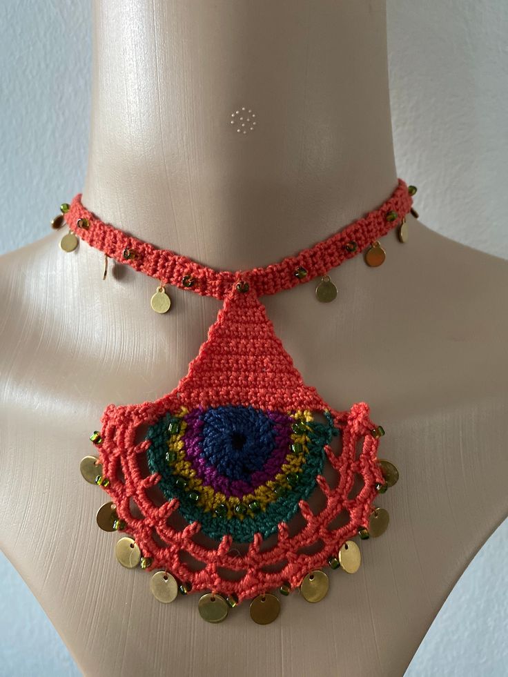 Hand-knitted ethnic jewelry with harmonious colors and original patterns Multicolor Crochet Bohemian Jewelry, Handmade Hippie Festival Necklaces, Bohemian Macrame Jewelry For Crafting, Adjustable Crochet Necklaces For The Beach, Handmade Hippie Necklace For Festivals, Hippie Handmade Festival Necklaces, Adjustable Crochet Necklace For Beach, Traditional Macrame Jewelry For Festivals, Festival Macrame Dangle Jewelry