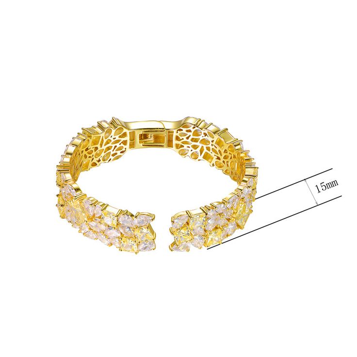 Brazalete con abalorio de corona de lujo y moda de alta calidad para mujer. Un símbolo de honor y responsabilidad, es un símbolo atemporal.  es una excelente manera de expresar tu amor por alguien importante. Como regalos para compromiso, boda, amistad, cumpleaños, esposa, novia, amantes, etc. Recibirás muchos cumplidos y te concentrarás cuando lo uses.
SOBRE LA COLECCIÓN
The Imperial Collection es la colección debut de Rollins Royale. Fue imaginado y diseñado con la idea de la realeza en mente Fine Jewelry Anniversary Bangle, Fine Jewelry Oyster Bracelet For Anniversary, Fine Jewelry Diamond Cut Bracelets For Anniversary, Rose Gold Plated Bracelets In Fine Jewelry Style, Fine Jewelry Diamond Jubilee Bracelet For Wedding, Diamond Bangle For Anniversary, Anniversary Cubic Zirconia Bangle Fine Jewelry, Wedding Jubilee Diamond Bracelet, Elegant Diamond Cut Cuff Bracelet For Anniversary