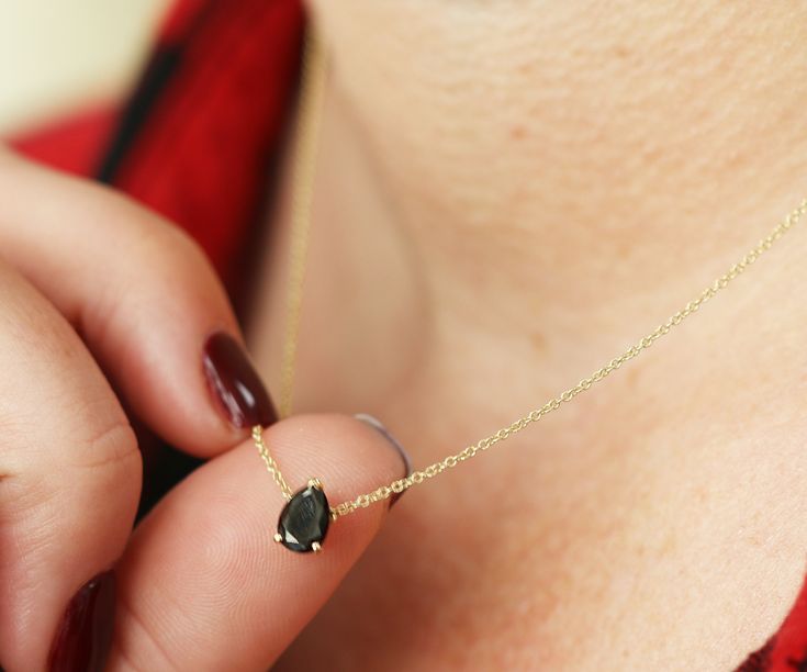 "Dainty Natural Black Pear Shaped diamond Necklace ---------Item Specifications------- -Total Carat Weight: 0.80 Carats -14K Yellow Gold -Necklace Length: 16\" (42 CM) Diamonds Settings: -Shape: Pear-shaped -Weight: 0.80 Carat -Color: Fancy Black(Enhanced) -Grade: AAA Graded Engagement shop - www.etsy.com/shop/dianarafaeljewelry Reviews - www.etsy.com/shop/dianarafaeljewelry/reviews About Diana Rafael - https://www.etsy.com/shop/DianaRafaelJewelry#about Notes: - All diamonds are natural, earth-m Delicate Diamond Necklace, Pear Shaped Diamond Necklace, Black Diamond Earrings Studs, Black Diamond Necklace, Black Diamond Studs, Diamond Huggies, Floating Necklace, 14k Yellow Gold Necklace, Jewellery Sketches