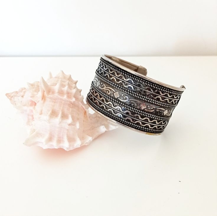 A wide, rich decorated by engraved motifs, vintage silver tone metal, probably alpaca, open cuff bracelet, made in the '80s.  The bracelet reminds ancient Greek or Romaic jewelry and can be worn by almost anyone, as it suits women and men, young or less young. Please remember that it is not a new item, so there can be time signs on it. It is a second hand, antique bracelet, in very good vintage condition. Bohemian Silver Metal Cuff Bracelet, Silver Metal Bohemian Cuff Bracelet, Silver Bohemian Metal Cuff Bracelet, Antique Silver Adjustable Bohemian Cuff Bracelet, Handmade Antique Silver Metal Cuff Bracelet, Bohemian Antique Silver Adjustable Cuff Bracelet, Adjustable Antique Silver Bohemian Cuff Bracelet, Nickel-free Antique Silver Metal Cuff Bracelet, Ornate Oxidized Cuff Bracelet Bangle