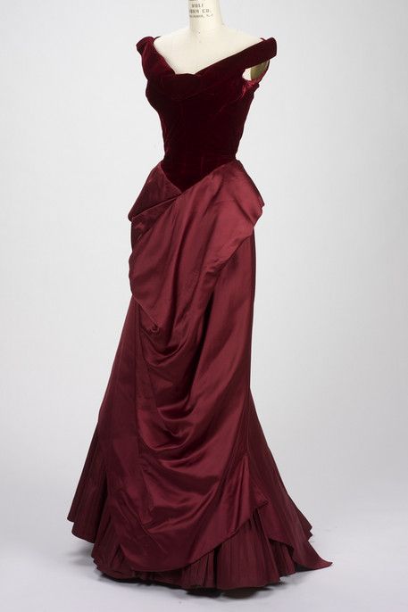 Evening gown Charles James, designer British-American, 1906-1978 Evening gown, 1955 Silk; cut velvet, satin, taffeta 57.084.1 Summer Opera Outfit, Risd Museum, Charles James, Chique Outfits, Vintage Gowns, Vintage Couture, Historical Dresses, Moda Vintage, Look Vintage