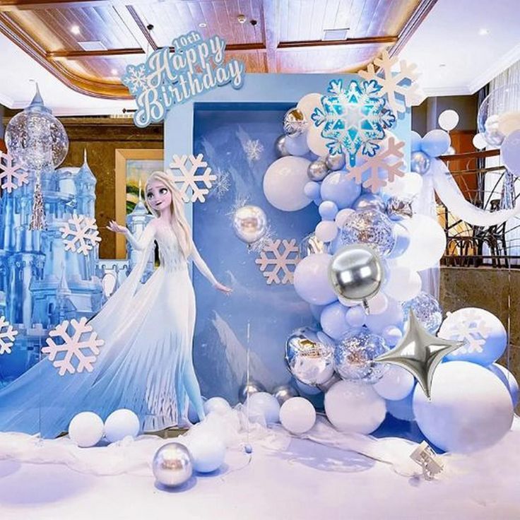 Dreamy Blue And White Disney Frozen Backdrop Frozen Garland Ideas, Winter Wonderland Frozen Party, Frozen Theme Decorations, Frozen Decoration Ideas, Elsa Themed Birthday Party, Frozen Balloon Garland, Frozen Theme Party Decorations, Frozen Birthday Decorations, Frozen Balloons