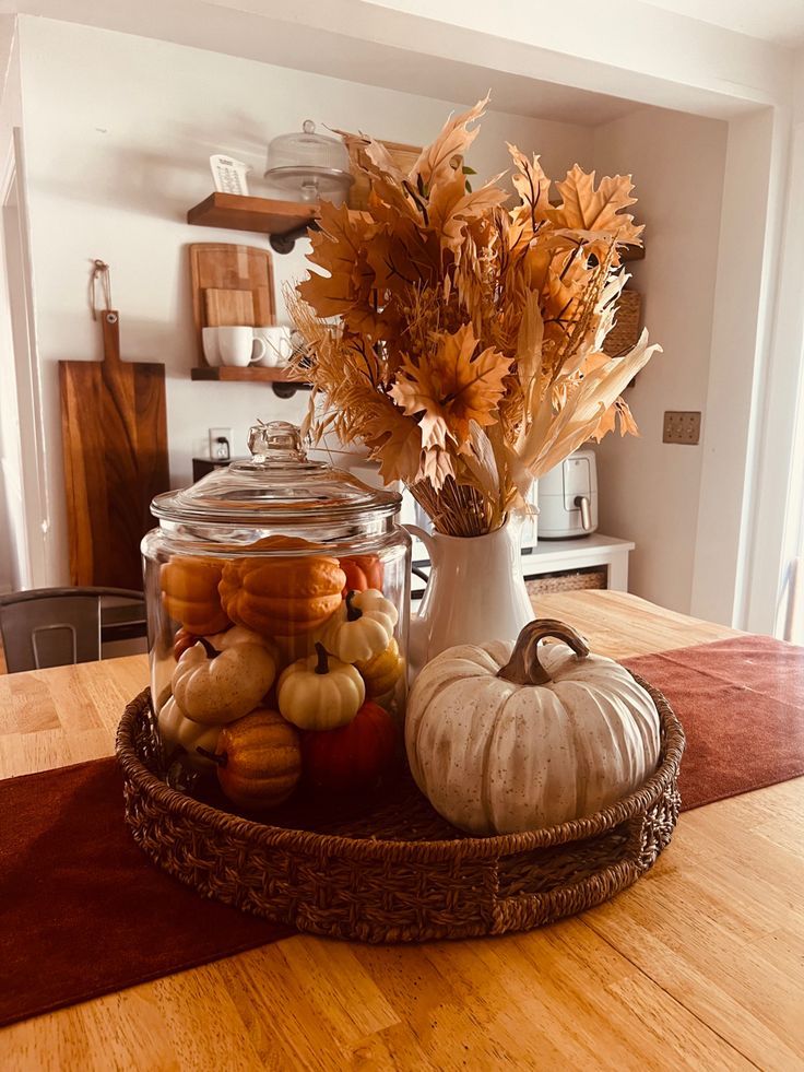 Fall Tray Decor, Fall Apartment Decor, Fall Tray, Fall Room Decor, Fall Table Centerpieces, Easy Fall Decor, Tafel Decor, Christmas Homescreen, Fall Living Room