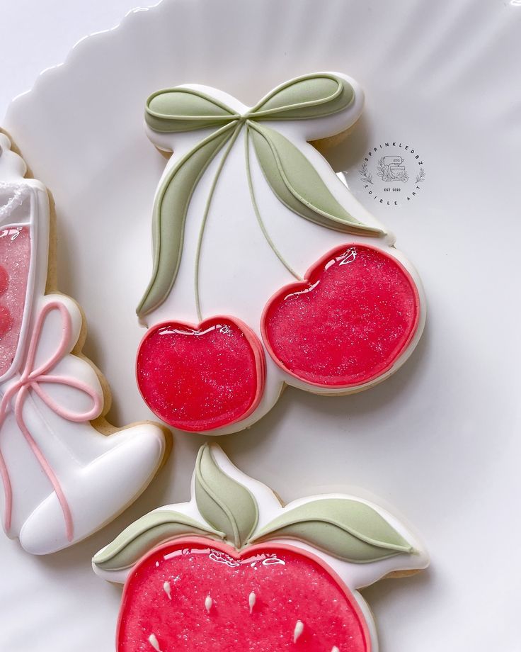 I know I said no fruits for a while but I just realized I never shared what is possibly my favorite still shot from this set ❤️ . . . . . #cookies #sugarcookies #sugarcookiesofinstagram #sugarcookiedecorating #decoratedcookies #cookier #cookieart #isomalt #fruitcookies #cherrycookies #royalicingcookies #bakersofinstagram Cherry Cookies Decorated, Bow Theme, Fruit Cookies, Cherry Cookies, Kid Cupcakes, I Just Realized, Fancy Cookies, Beautiful Cookies, Cookie Icing