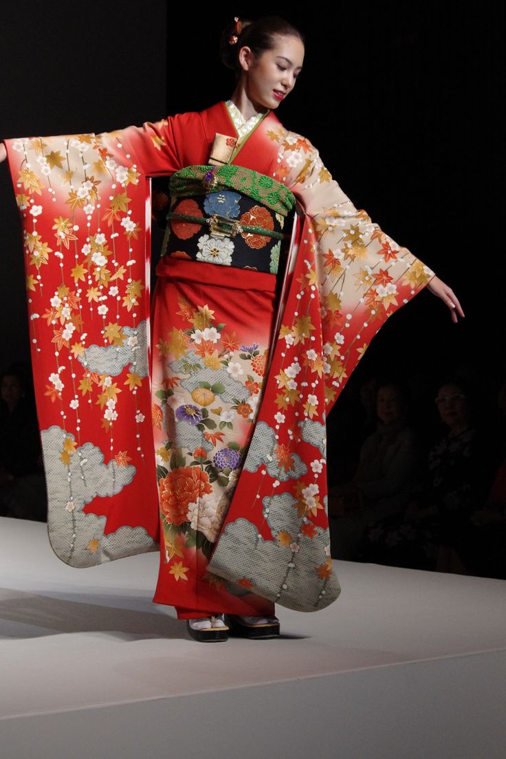 En la 27a emisión de Kumadori radio les hablé del origen y las características de los kimonos y les puse la mejor selección de música japonesa y una canción coreana que los sorprenderá. Japanese Kimono Dress, Moda Kimono, Kimono Traditional, Japanese Costume, Kimono Japan, Traditional Japanese Kimono, Kimono Outfit, Dress History, Kimono Design