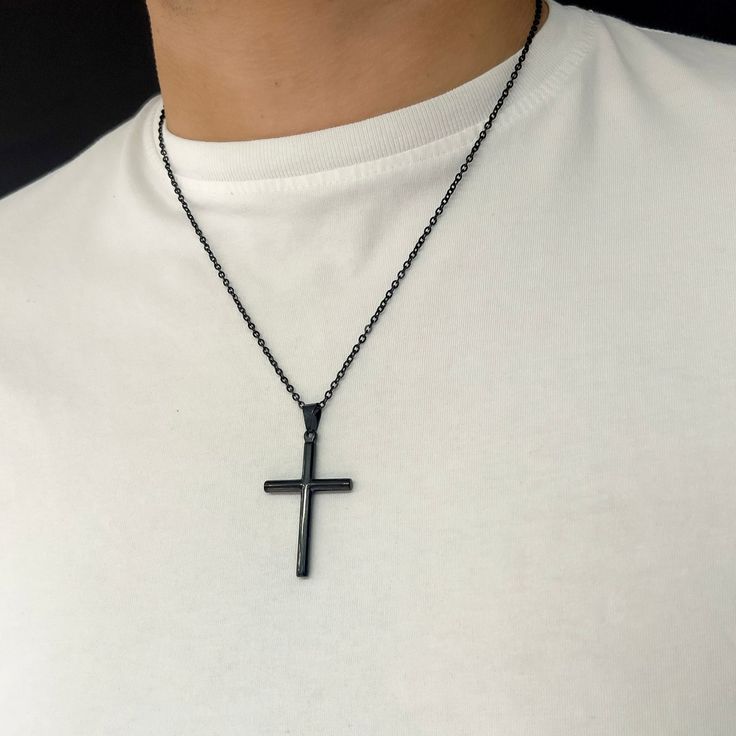 Cadena con dije de cruz, baño de oro y/o rodio, acero inoxidable. Dije placa de 4.5 x 3.0 cm Black Metal Cross Chain Necklace, Cross Pendant Chain Necklace, Adjustable Chain Cross Pendant Necklace, Metal Cross Necklace With Adjustable Chain, Black Cross Chain Necklace Gift, Black Cross Chain Necklace As Gift, Gift Black Cross Chain Necklace, Metal Chain Cross Necklace, Metal Cross Necklace With Clavicle Chain