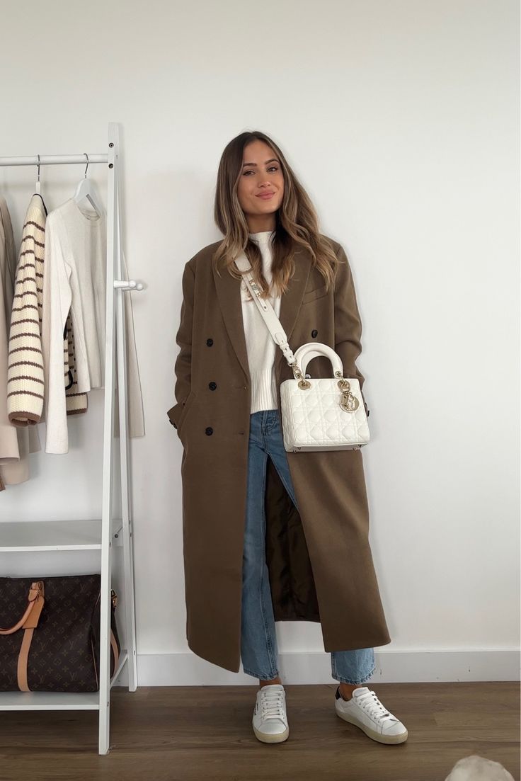 Kate Hutchins Winter, Small Handbag Outfit, Small Bag Outfit, Lady Dior Bag Outfit, White Bag Outfit, Dior Bag Outfit, Lady Dior My Abcdior Bag, Kate Hutchins, Miss Dior Bag