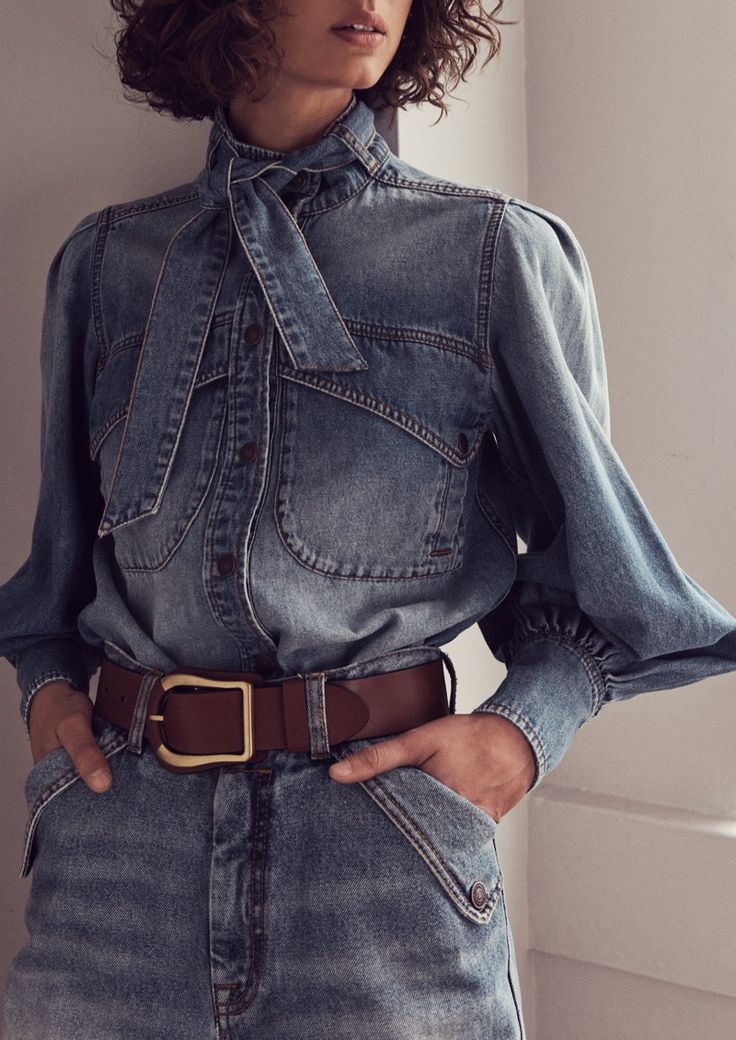 Classy Jeans, Jean Shirt, Casual Tanks, Chic Blouses, Japanese Denim, Jeans Outfit, Capsule Collection, Fashion Mode, Mode Inspiration