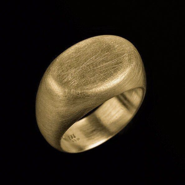 18k Solid Gold Pinky Ring, Oval Statement ring, 18k solid gold signet ring, Resizable. Available in 14k solid Gold and Sterling Silver. Size 10 US size 5 Weight 16 g Oval top 11 mm \ 16 mm (Please convo me for a different size or metal and the Price) Free Shipping! (Shipping insurance included) You are welcome to visit my shop for more of my designs: https://www.etsy.com/shop/GoldArtJewelry More Rings: https://www.etsy.com/shop/GoldArtJewelry Please take a moment to read my shop policies before Gold Pinky Ring, Solid Gold Earrings, Gold Signet Ring, Ring Oval, Pinky Ring, Fine Jewelry Gift, Signet Ring, Statement Ring, Gold Chains