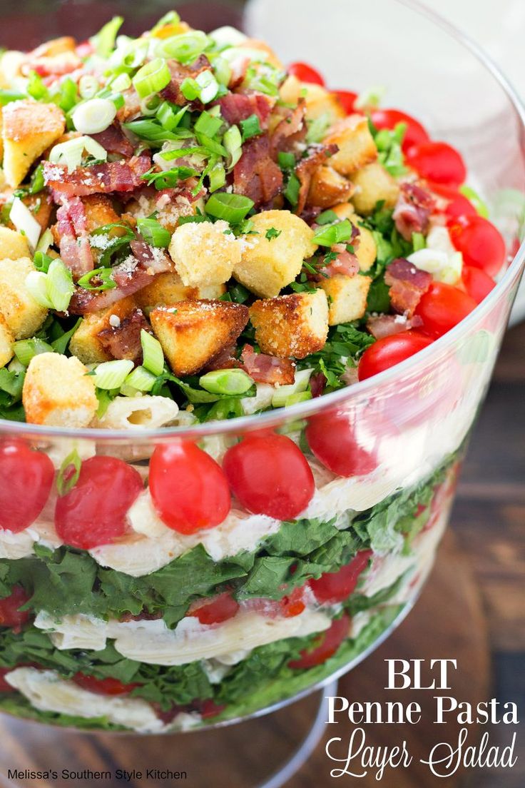 a layered salad with bacon, lettuce and tomatoes