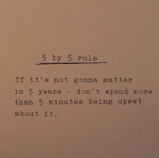 an old typewriter with the words 5 by 5 rules written on it's paper