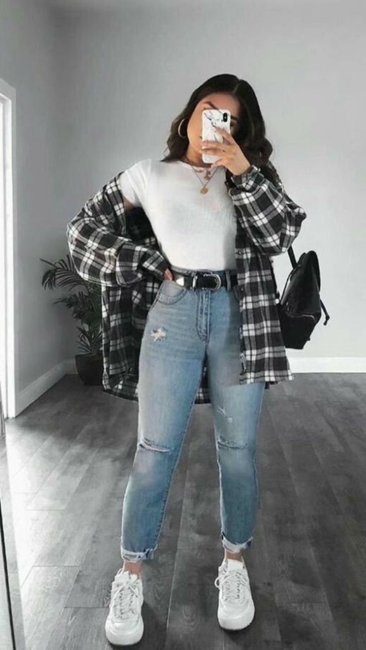 Big T Shirt With Jeans Outfits, Really Cute Outfits With Jeans, Women Daily Outfits, Shirt Untucked Outfit, Flanal Outfits Winter, Fashion Size 10 Outfits Style, Long Sleeve Under Tshirt Outfits, Winter Clothes For School, Cute Trendy Outfits Winter