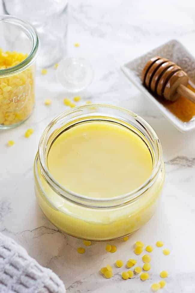 Rich Honey Hand Balm for Super Dry Hands Hello Glow, Diy Kosmetik, Hand Balm, Diy Cosmetics, Diy Body, Lotion Bars, Wrinkle Cream, Beauty Recipe, Diy Skin Care