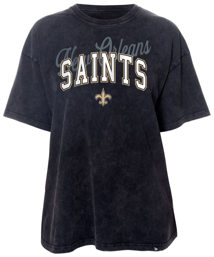 Fit Feminine fit, short-sleeve t-shirt Durable, ribbed neckline Style and Team Spirit Screen-printed team graphics Additional Details Officially licensed product Oversized Black T Shirt, Outfit Pieces, New Orleans Saints, Ribbed Neckline, Black T Shirt, Team Spirit, Black Tshirt, New Orleans, New Era