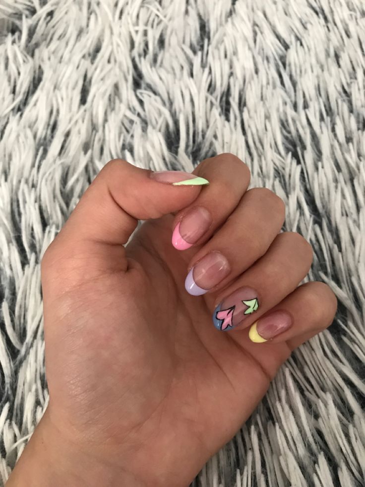 heartstopper nails Heartstopper Acrylic Nails, Heartstopper Inspired Nails, Pop Culture Nail Art, Heartstopper Nail Art, Heart Stopper Nails, Heartstopper Nails Ideas, Heartstopper Makeup, Stranger Things Nail Art, Heart Stopper Leaves