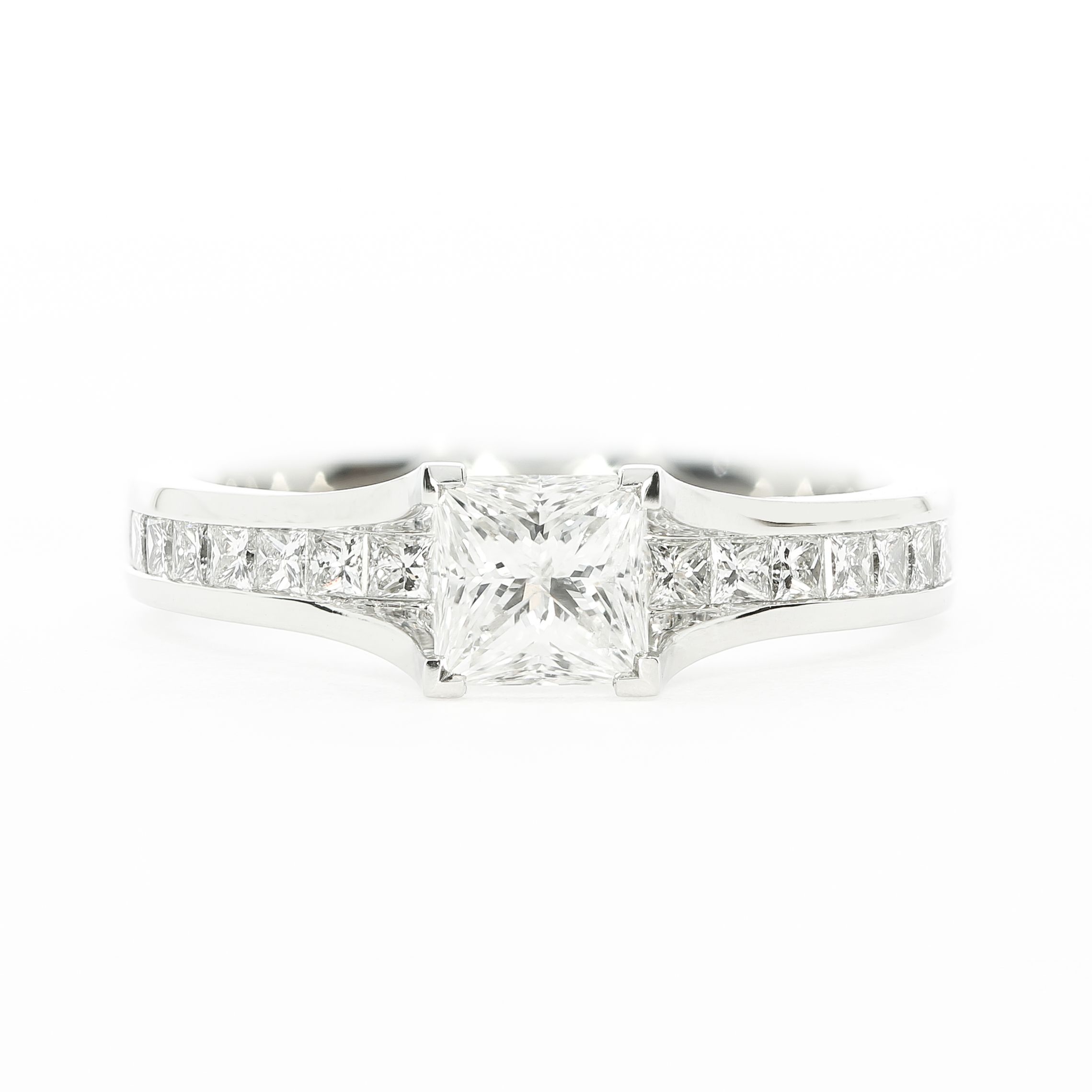 34+ Floating diamond wedding band platinum info