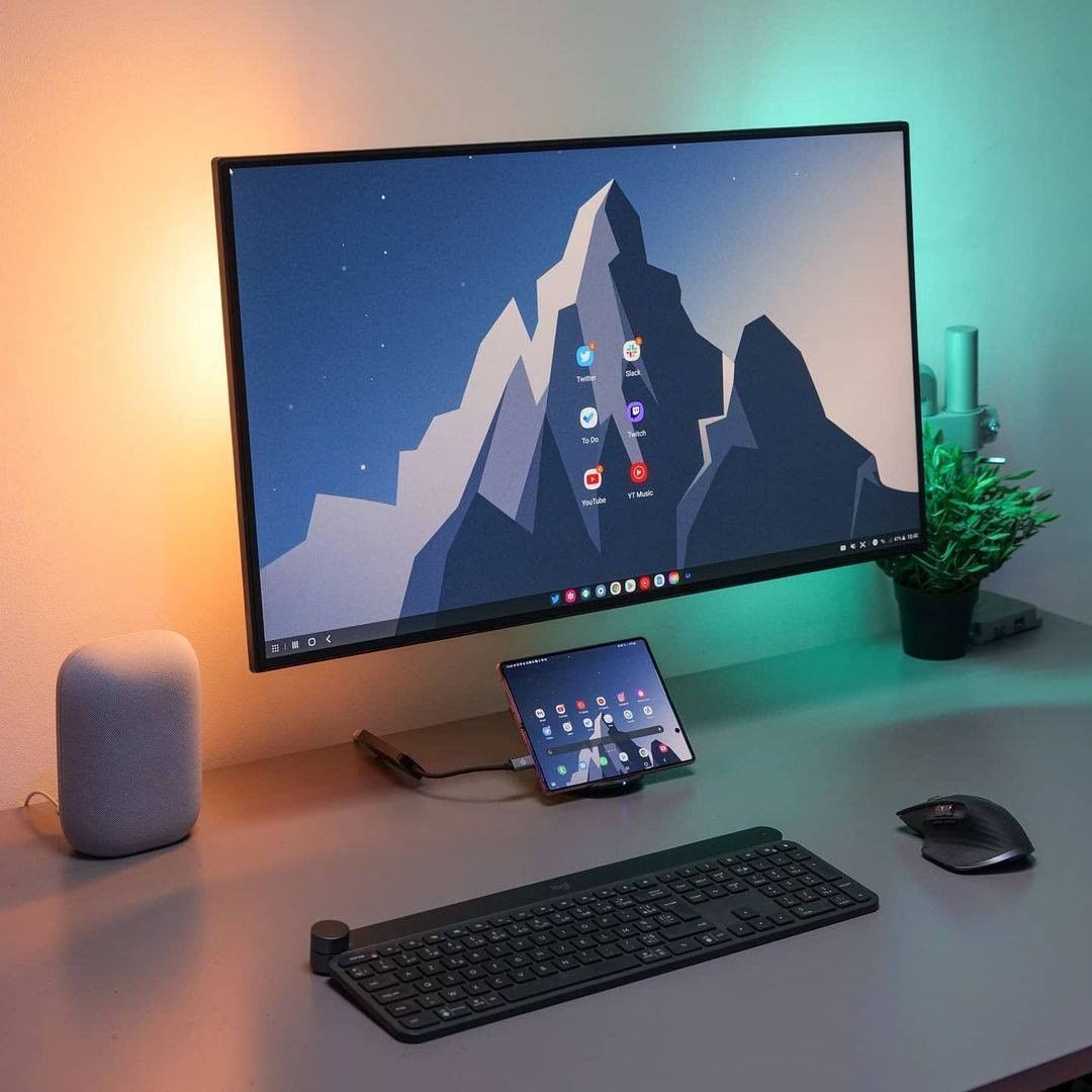 20+ Minimalist Gaming Setups & Battlestation Ideas