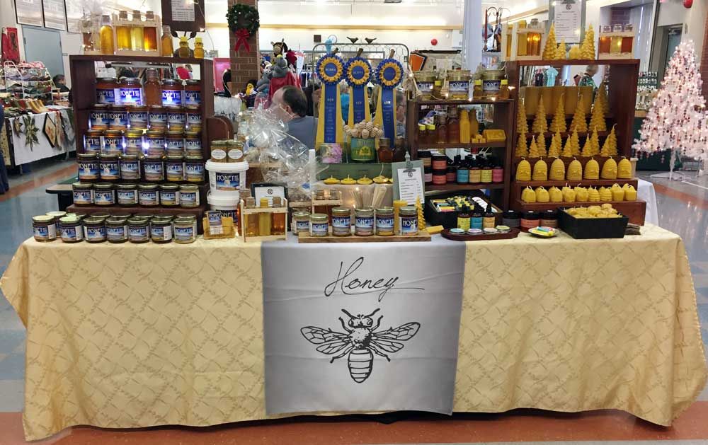 honey stand Market Stall Display Ideas, Vendor Displays, Market ...