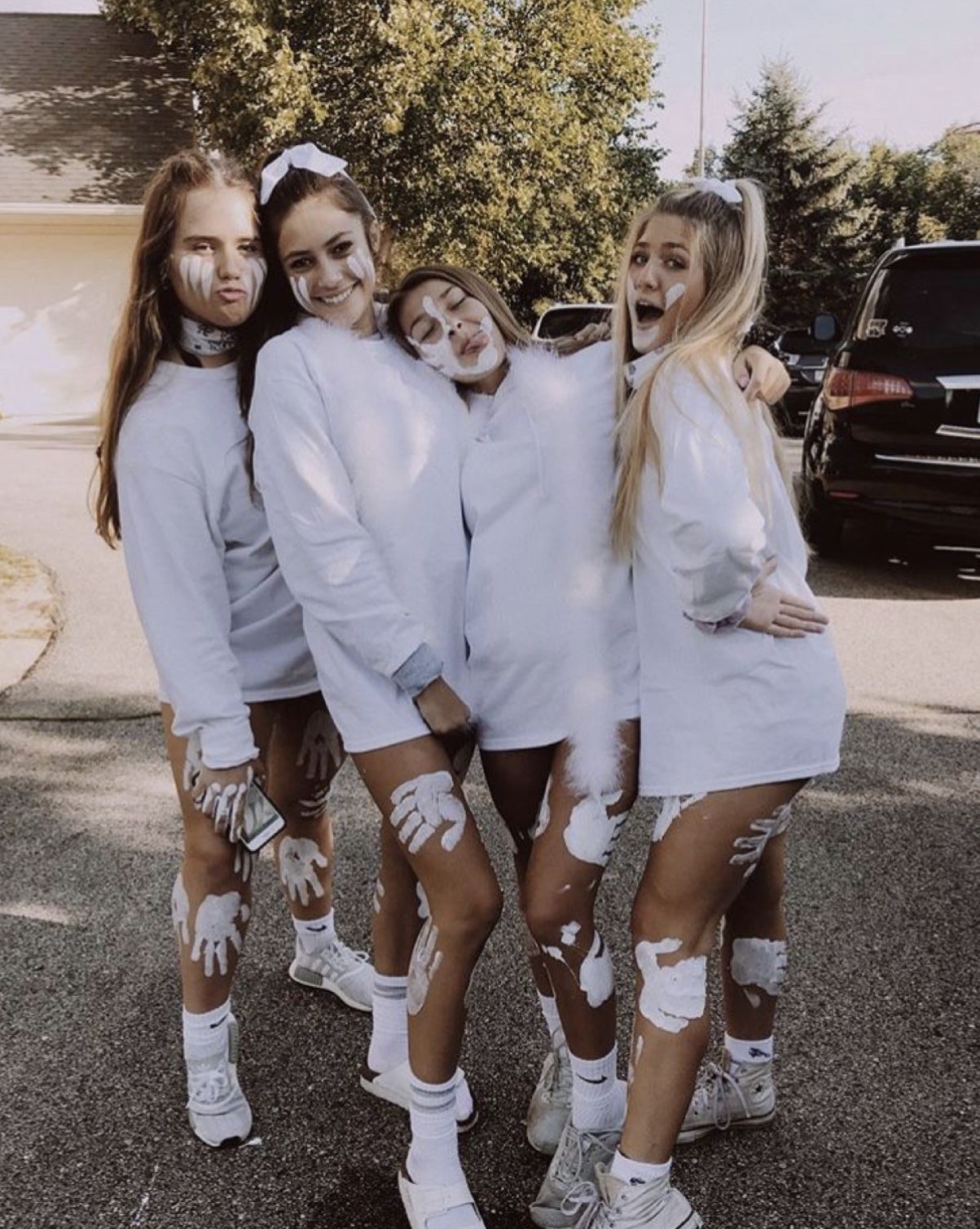 Pin by alex 🦋 on FutLoucas ⚽ Spirit week outfits, Cute group