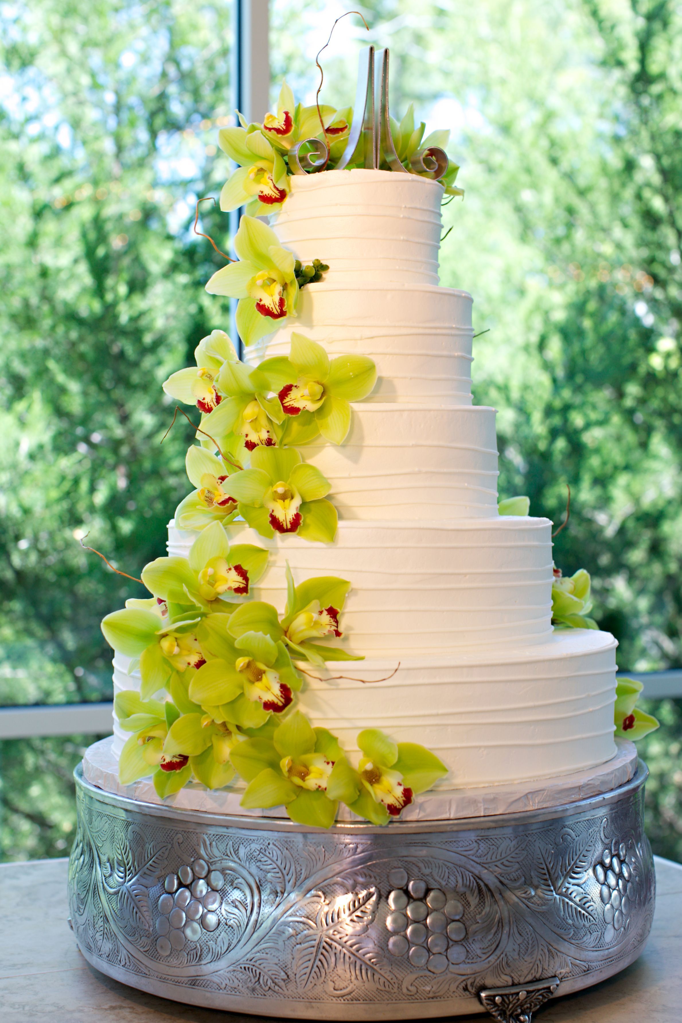 43++ Beautiful wedding cakes with flowers ideas