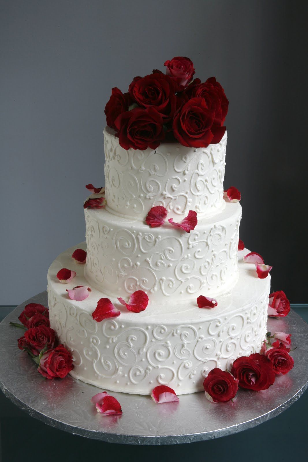 49+ Elegant wedding cakes with red roses ideas