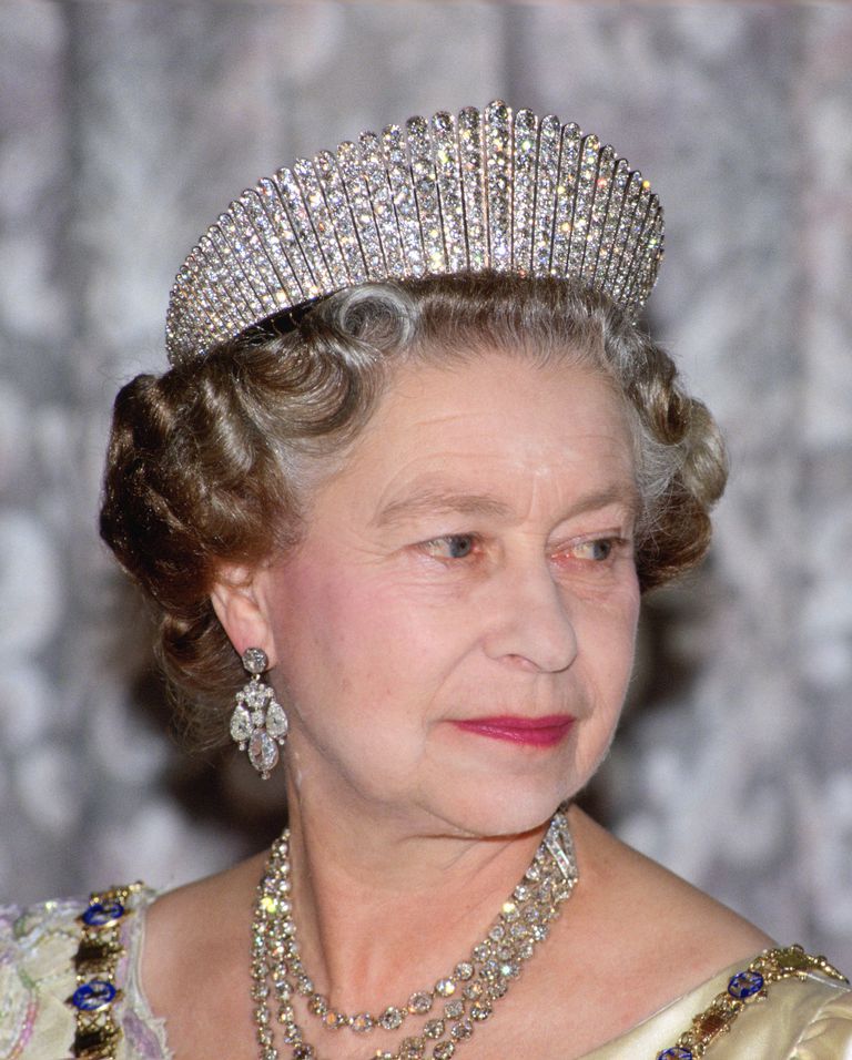 Queen elizabeth ii s most glamorous jewels and tiaras – Artofit