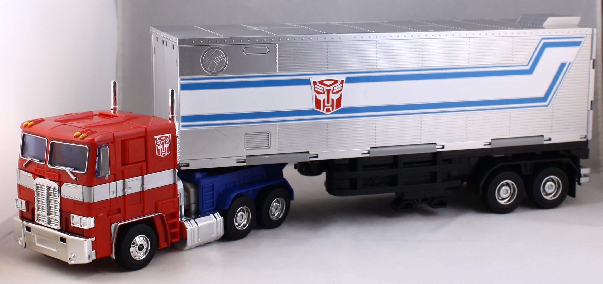 Hasbro Transformers Masterpiece MP-10 Optimus Prime Images and ...