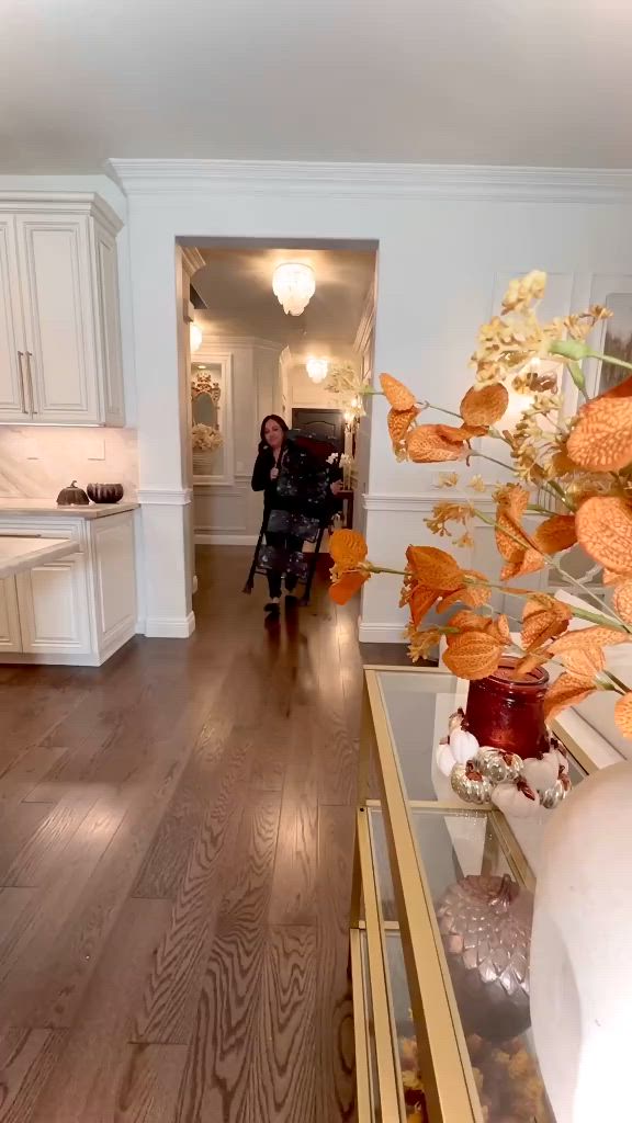 Fall Décor Ideas: Getting ready for fall before the September month. I just love fall leaves garland around the house. Credit: Stephanie Padilla