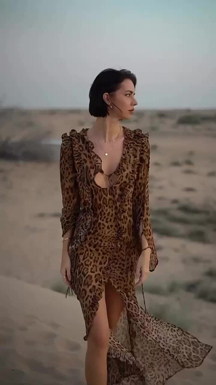 Realmefit Chiffon Ruffle Leopard Print Long Dress Women's Fashion Deep V Slit Long Sleeves Slim Sexy Strappy Summer Long Dress SIZE (Unit: CM): S,M,L S : Bust:88CM Waist:72CM Hips:94CM Length:140CM M : Bust:92CM Waist:76CM Hips:98CM Length:141CM L : Bust:96CM Waist:80CM Hips:102CM Length:142CM Note:( 1 CM =0.39 Inch, 1 Inch = 2.54 CM)