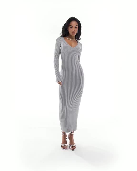 Dresses by In The Style Can’t beat a classic Plain design V-neck Long sleeves Side split Slim fit